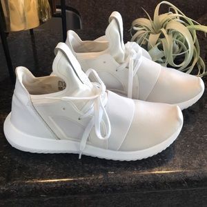 Adidas Tubular sneakers